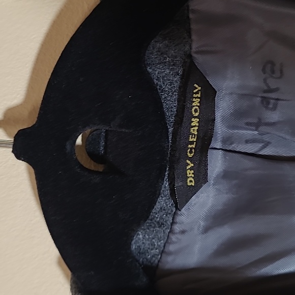 Flynn O'Hara Gray Wool Blazer, St. Anthony's Emblem, 18R - Picture 8 of 10